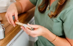 Mezoterapia mikroigłowa medycznym urządzeniem Nanofrax